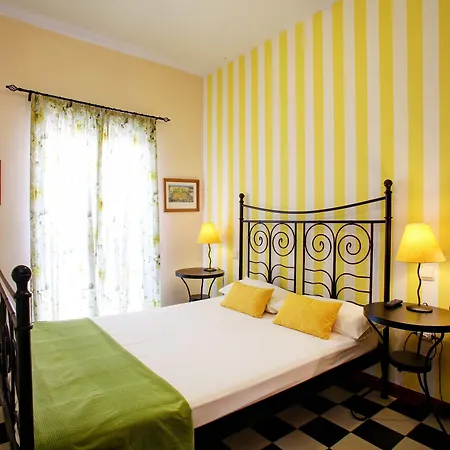 Гостевой дом Malaga Lodge Guesthouse Малага