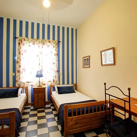 Malaga Lodge Guesthouse Гостевой дом 3*