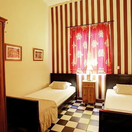 Málaga Lodge Guesthouse Affittacamere Málaga
